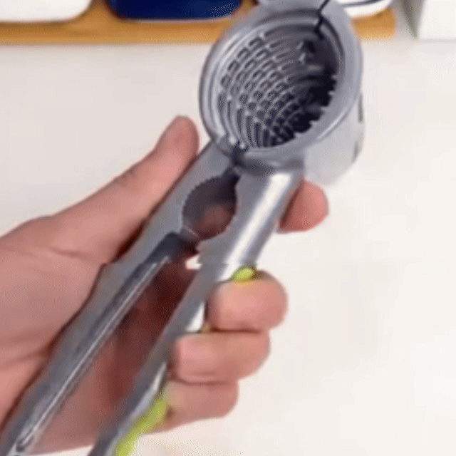 Spărgător de Nuci și Alune Manual – Inox & Lemn